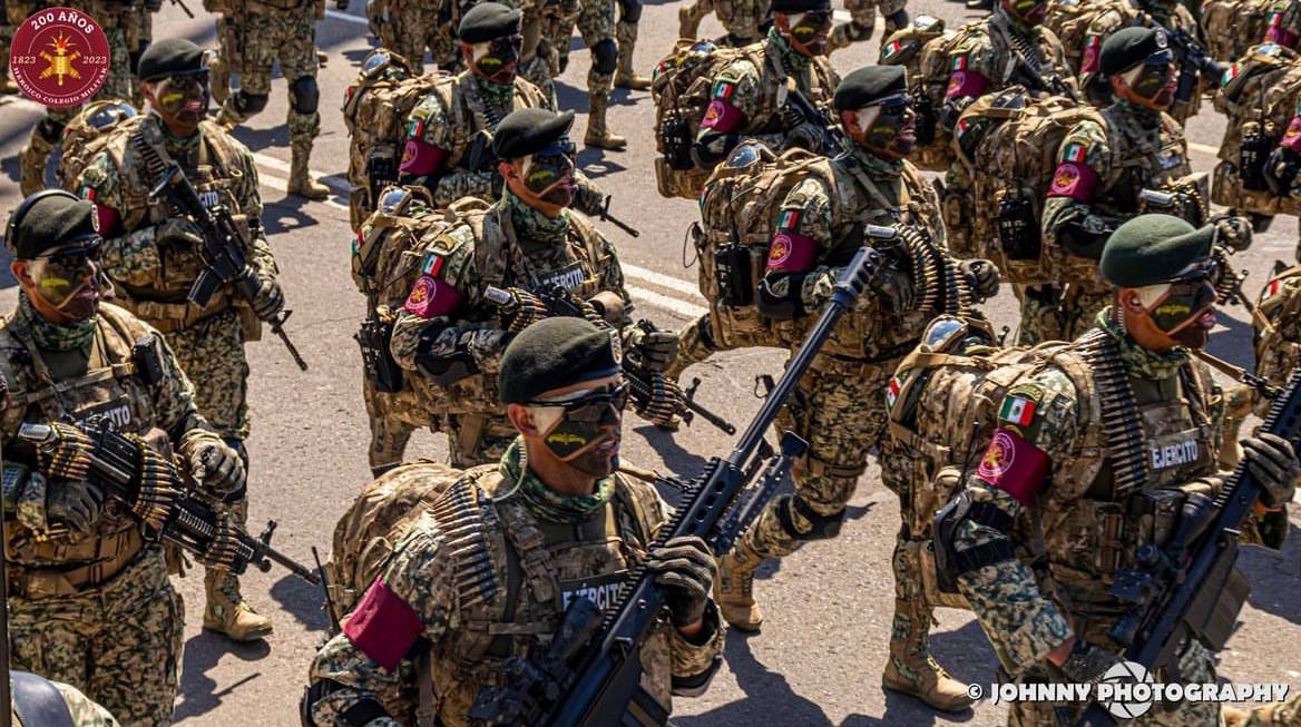 День независимости Мексики 2023: военный парад фото и видео