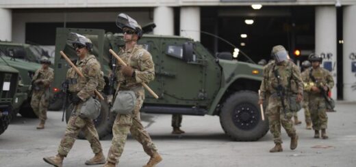 Трамп отправляет Нацгвардию в Лос-Анджелес Трамп отправляет Нацгвардию в Лос-Анджелес