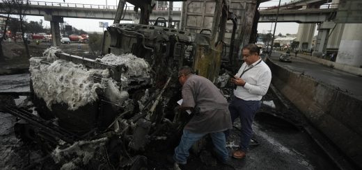 Трагедия в Мехико: власти скрывают следы аварии Трагедия в Мехико: власти скрывают следы аварии